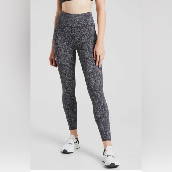 Athleta Pants - ATHLETA Ultimate Stash 7/8 Texture Leggings